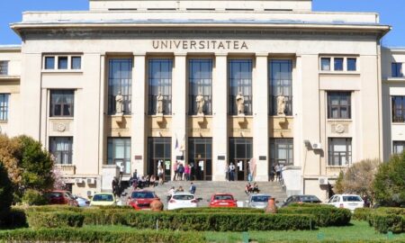 Scandal uriaș la Facultatea de Drept din București. Decanul, dat în judecată de studenți