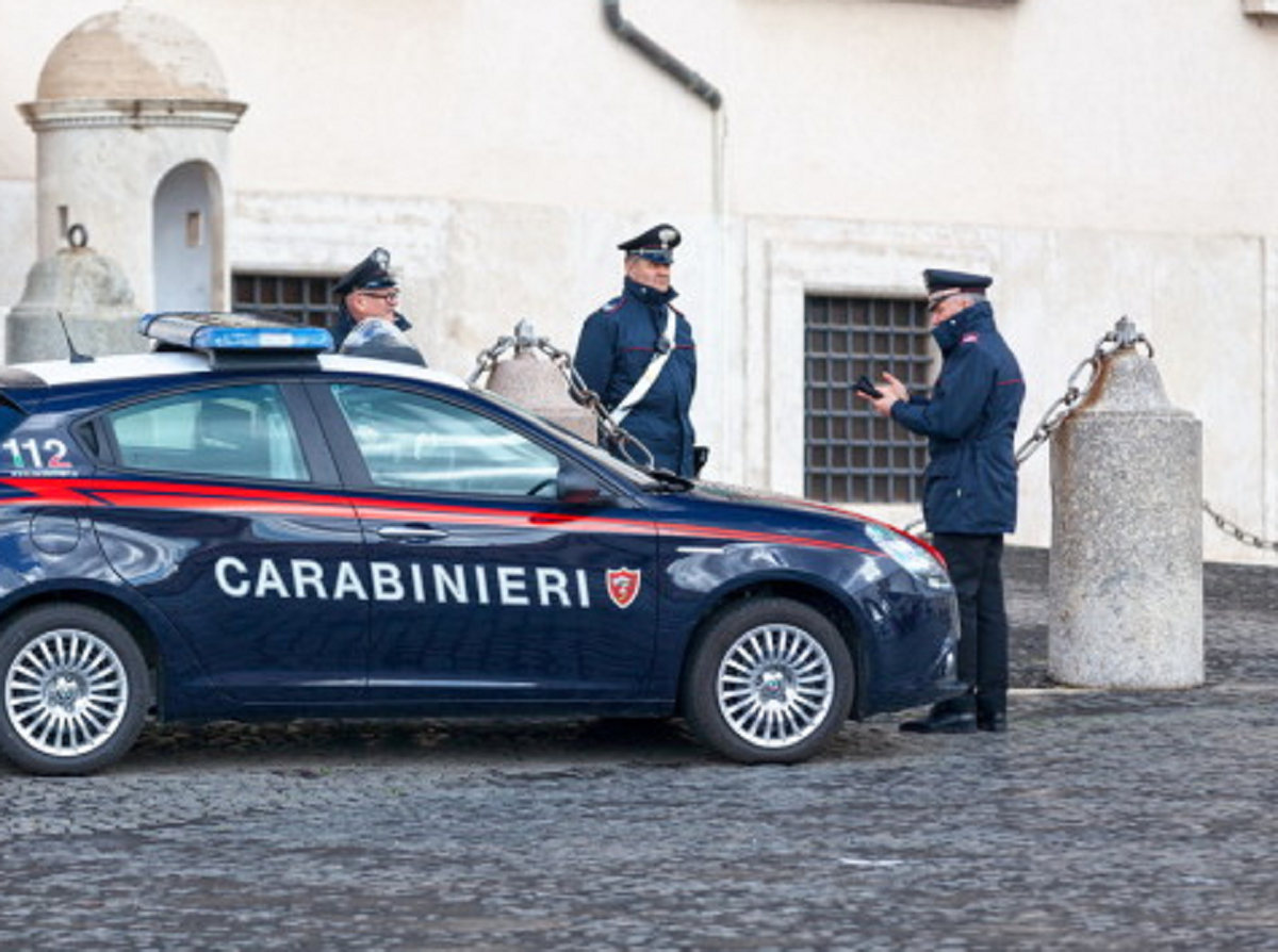 Româncă sechestrată de un african în Italia. De ce s-a supărat omul pe ea de a închis-o în balcon