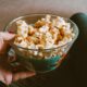 Ce se întâmplă în corpul tău dacă mănânci popcorn! Experții spulberă toate miturile