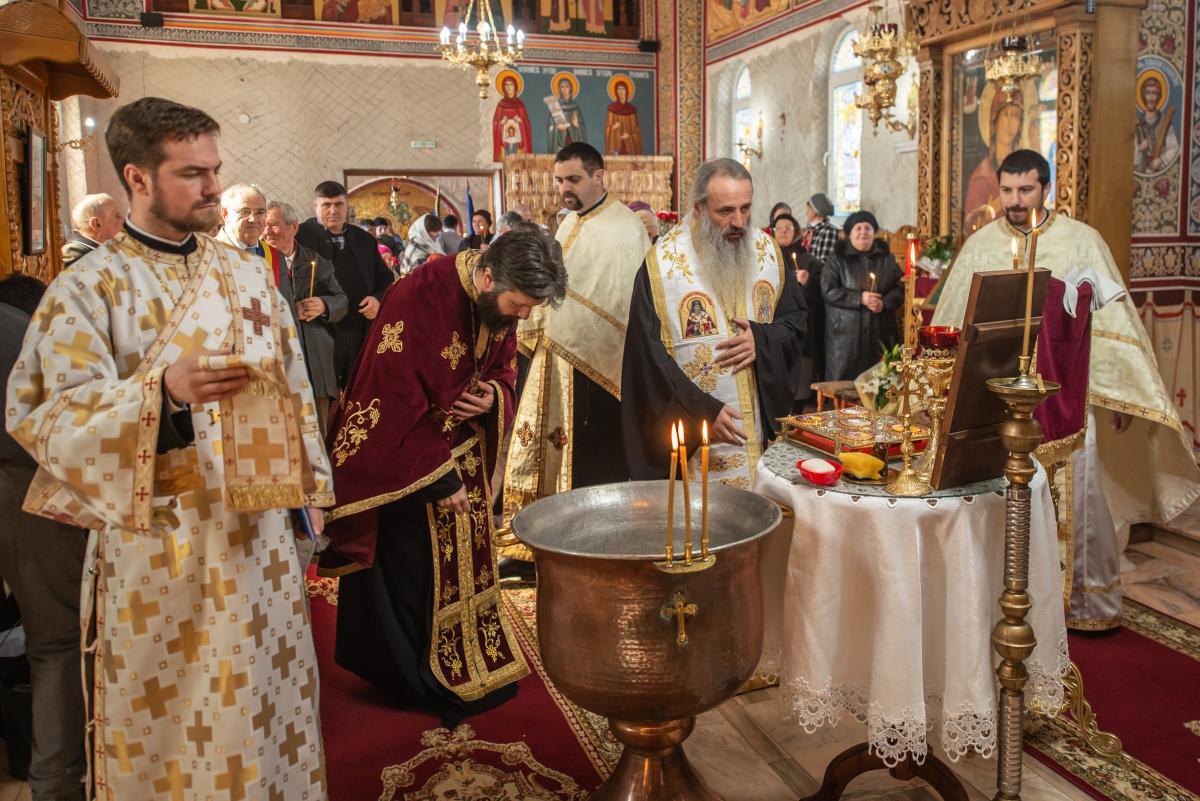 Sfintele Taine ale Botezului. Decizia Sfântului Sinod după evenimentul tragic de la Suceava