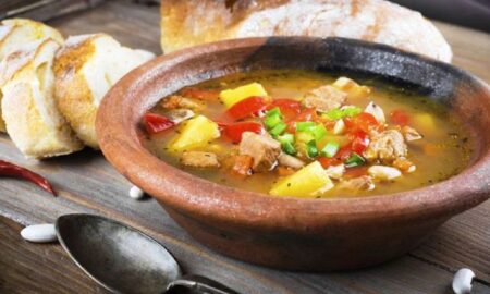 Cum se prepară supa gulaș! Preparatul ocupă un loc de cinste în inimile gurmanzilor
