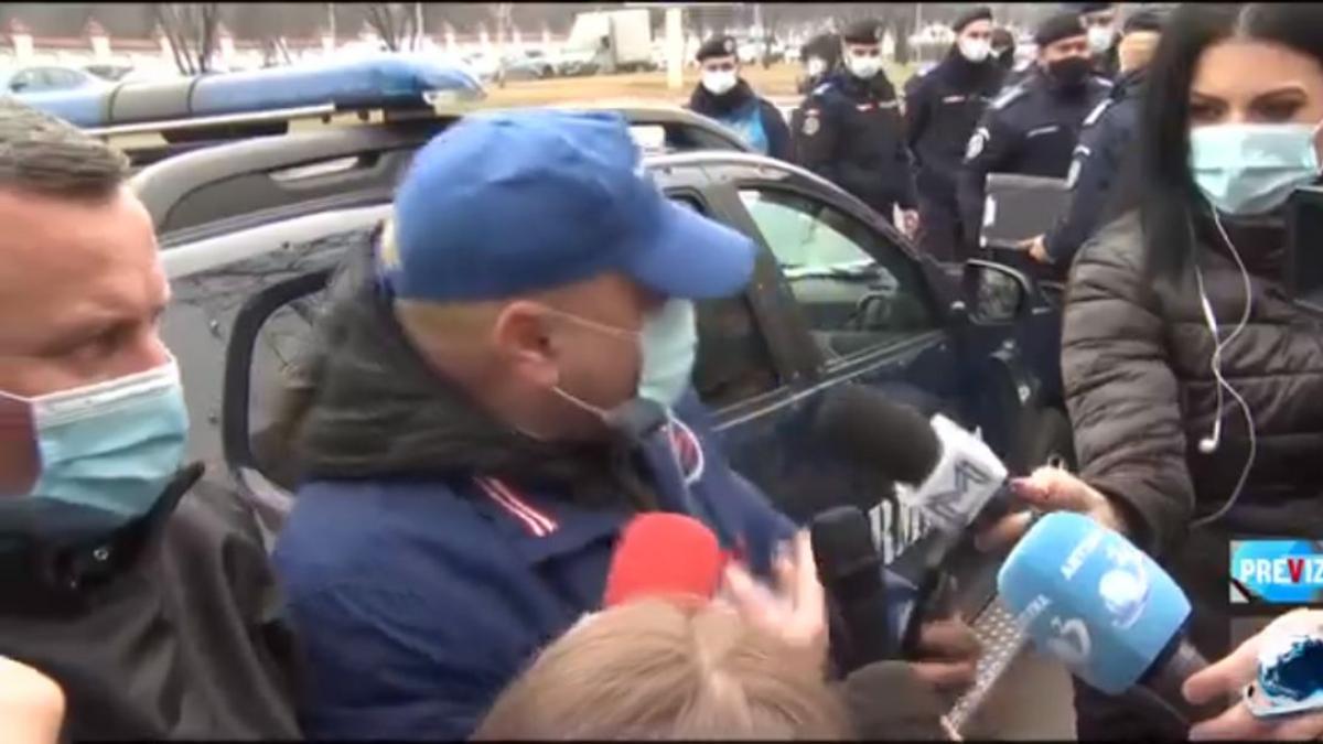 Scandal uriaș la Palatul Cotroceni. Polițiștii la mâna jandarmilor. „Am ajuns noi, polițiștii, să stăm într-un țarc?”