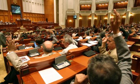 Camera Deputaților. Foştii demnitari PCR nu pot beneficia de Legea recunoştinţei