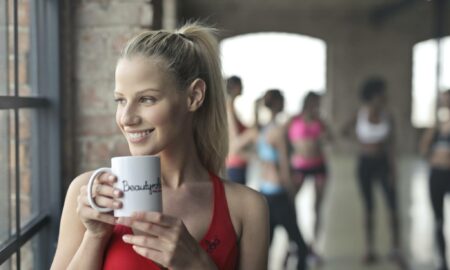 Exercițiile aerobice te ajută să ai o siluetă de vis. Care este legătura cu cafeaua de dimineață