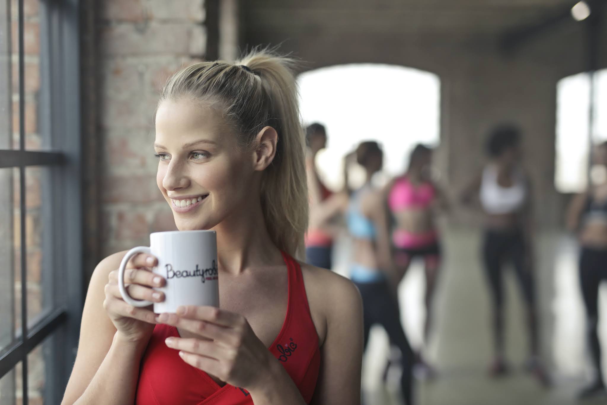 Exercițiile aerobice te ajută să ai o siluetă de vis. Care este legătura cu cafeaua de dimineață