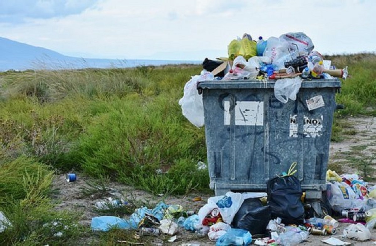 Problemă gravă în România. Poluarea cu plastic, o provocare de mediu din ce în ce mai mare