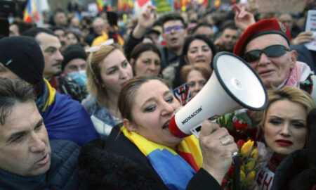 Proteste cu scandal în Capitală. Diana Șoșoacă s-a luat de gât cu Piedone