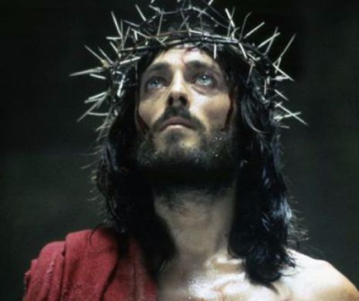 Cum arată acum actorul care l-a interpretat pe Iisus din Nazaret. Robert Powell este de nerecunoscut!