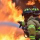 Incendiu violent la un depozit de deșeuri periculoase. Pompierii intervin de urgență pentru stingerea flăcărilor!
