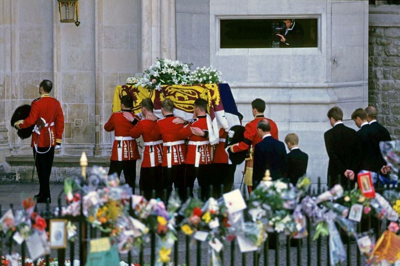 Prințul Philip, înmormântat într-un sicriu căptușit cu plumb, la fel ca prințesa Diana