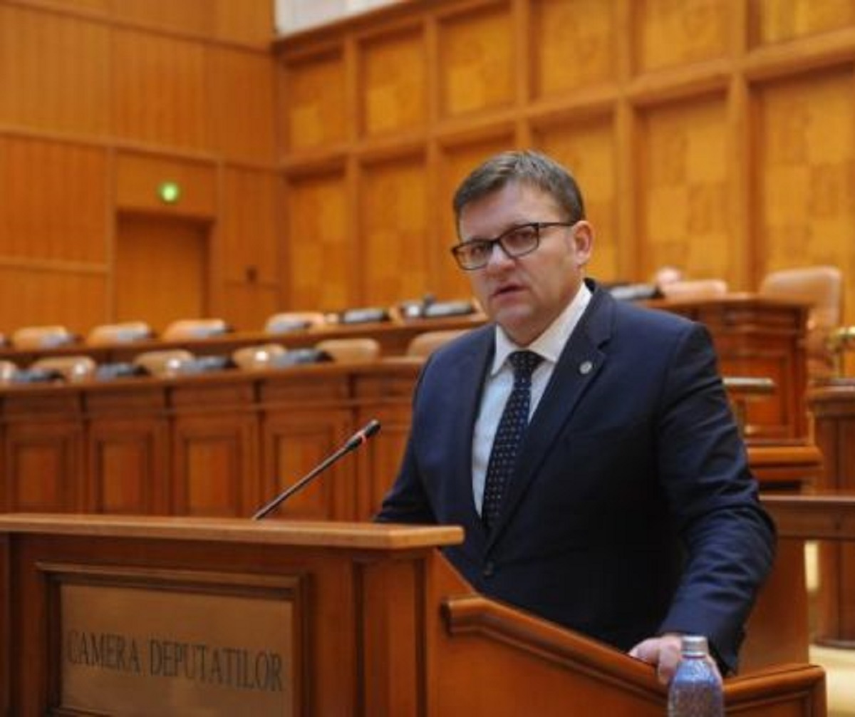 Guvernul îngheaţă pensiile! Marius Budăi: „Ne vrea săraci!”