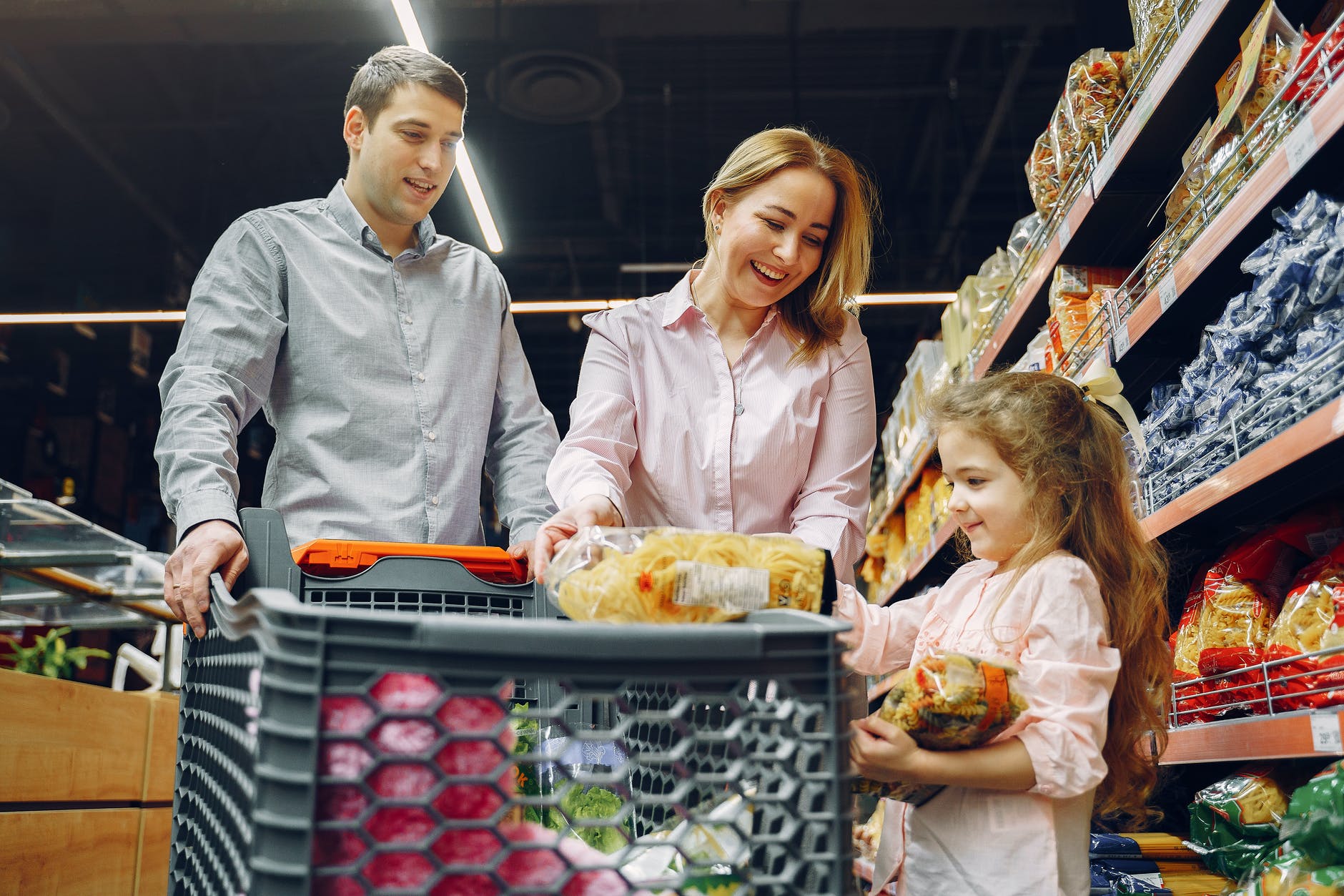 Mare atenție la acest tip de ALIMENTE în perioada caniculară. Recomadările specialiștilor pentru cetățeni