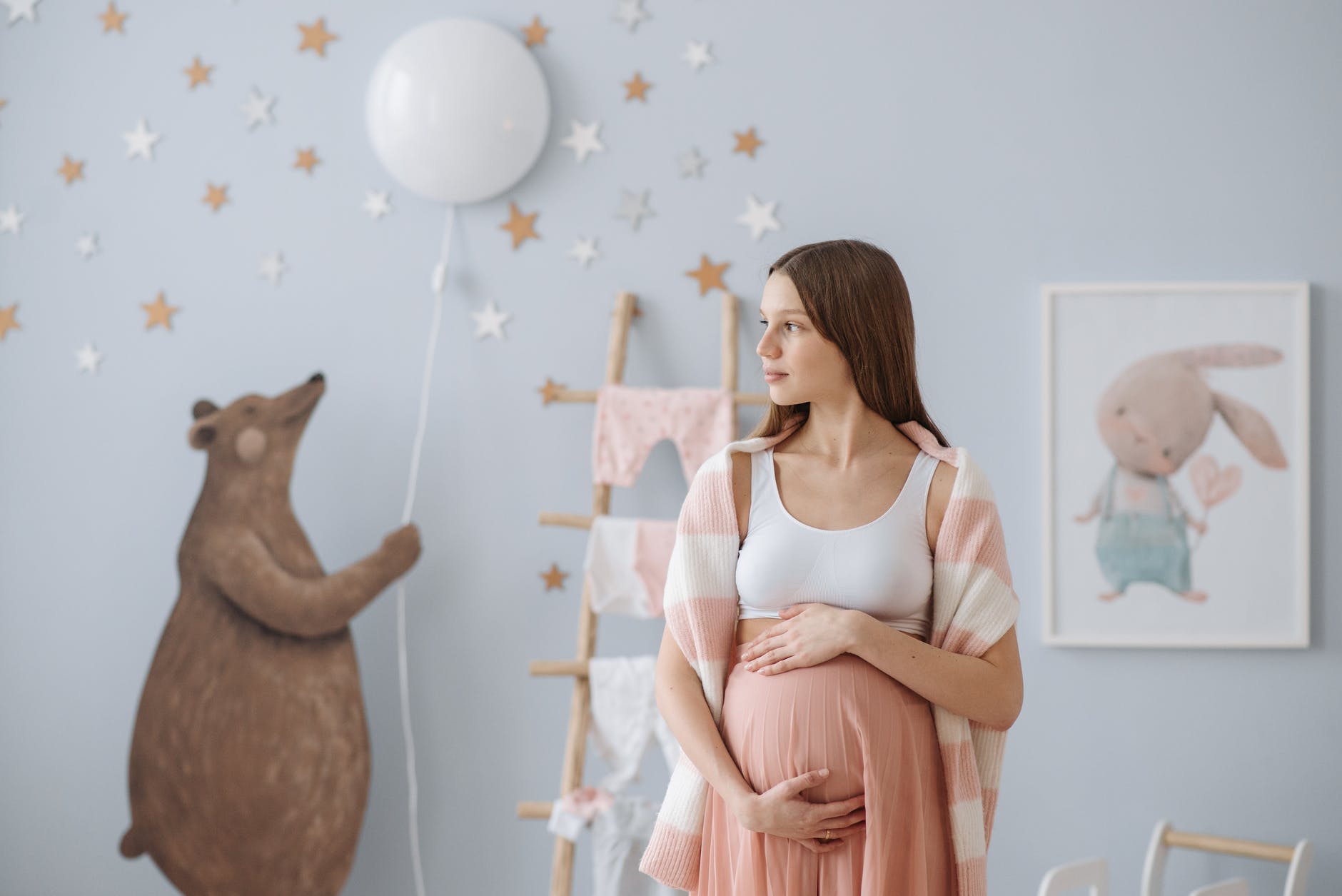 Ce înseamnă când visezi că ești însărcinată. Nu ignora aceste interpretări!