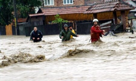 Inundațiile au făcut ravagii în Moldova. Circulația este blocată pe mai multe drumuri