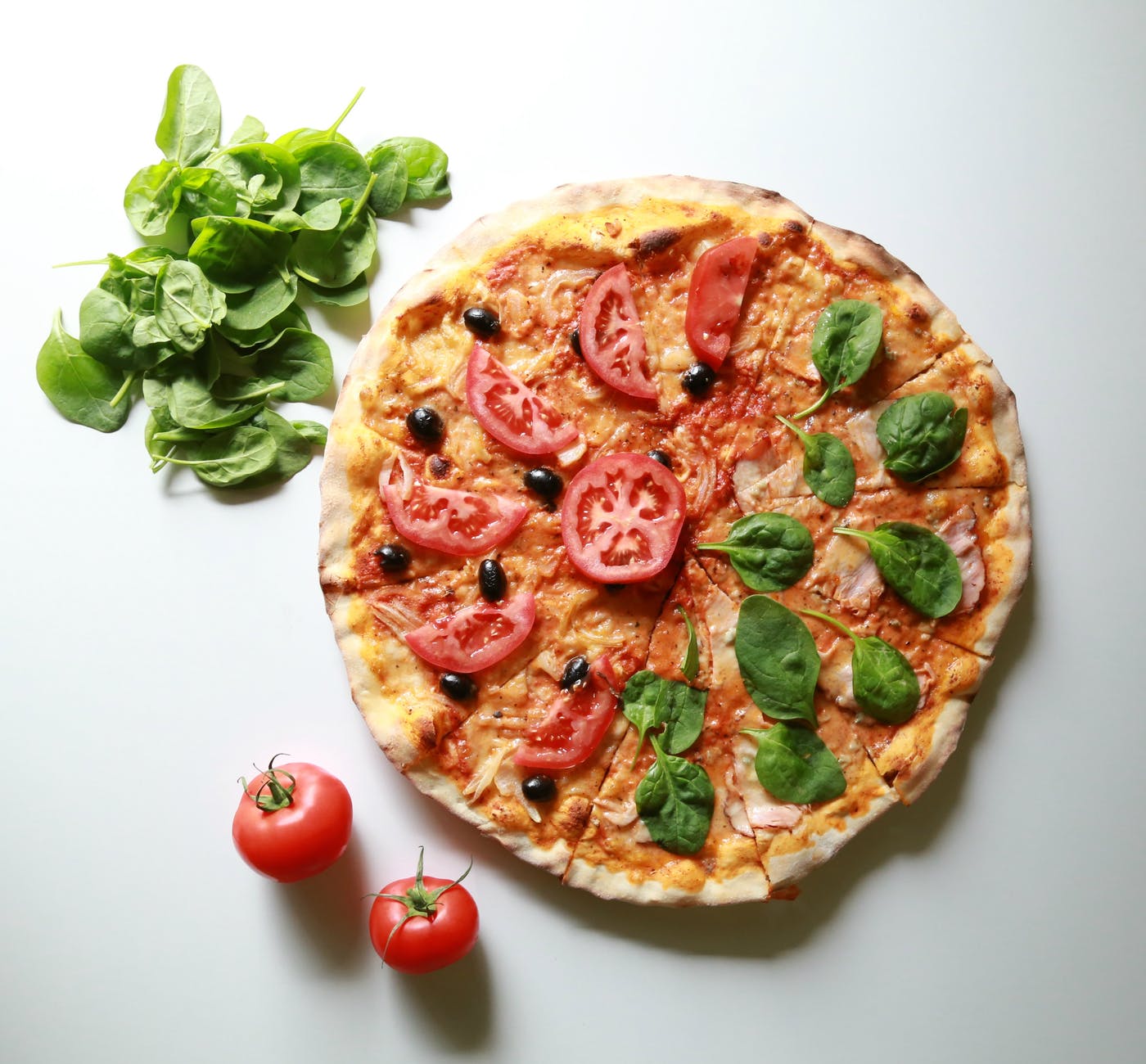 Rețetă PIZZA de dietă. Este absolut delicioasă, ușor de făcut și prietenoasă cu SILUETA