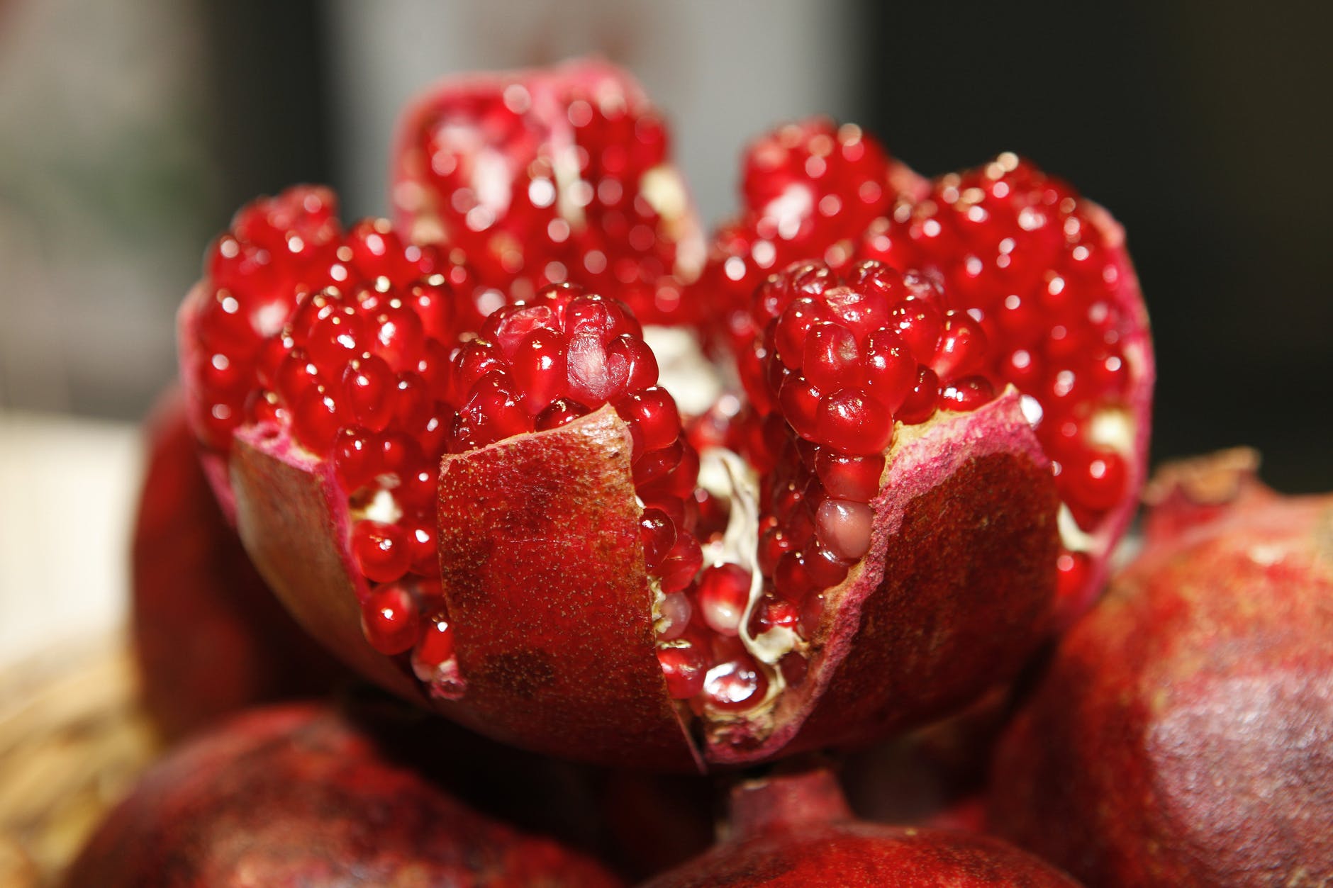 Adevărul despre „fructul zeilor”. Ce se întâmplă în corpul tău după ce mânânci RODIE!