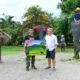 Video. Un pui de elefant pictează tablouri vândute cu sute de lire sterline