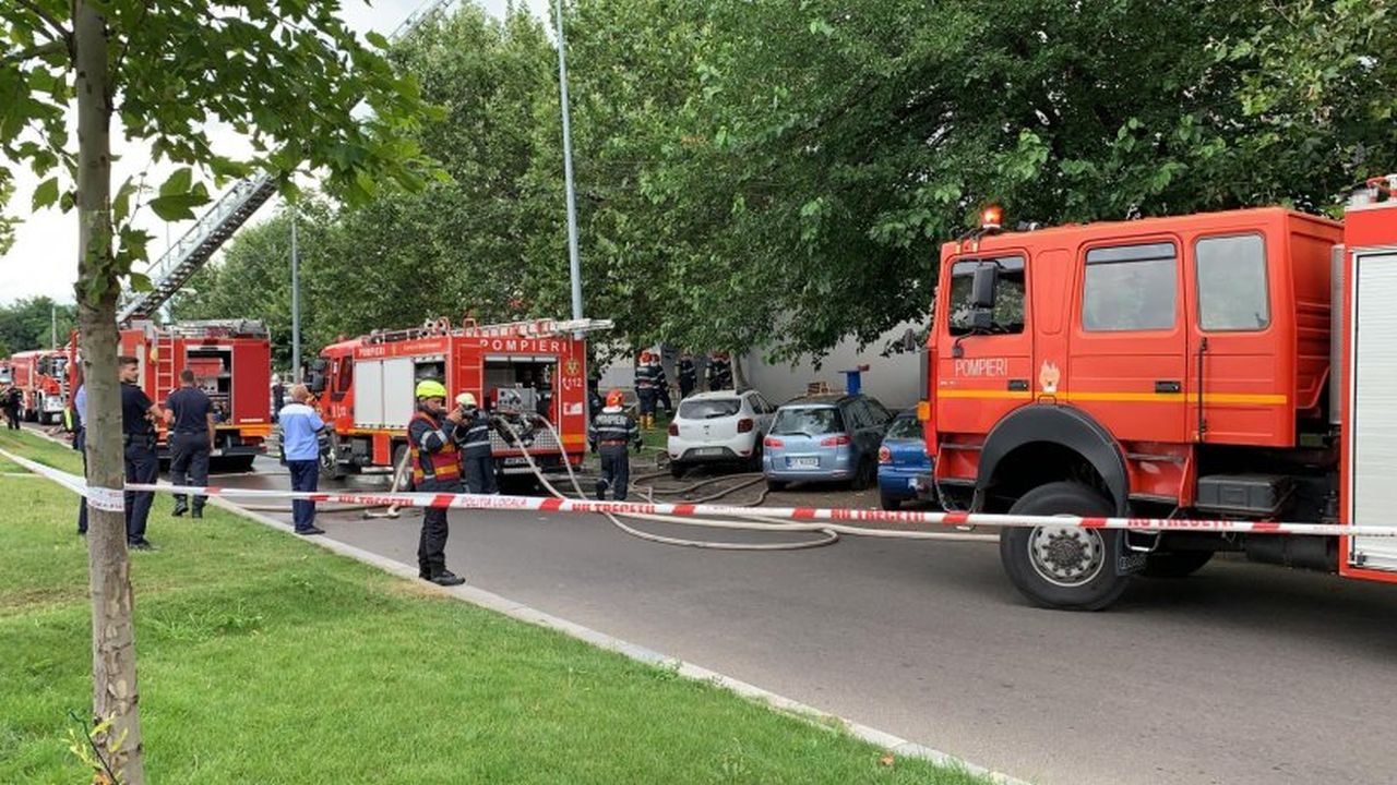 Incendiu VIOLENT în Piața Delvinului, din capitală. ISU, intervenție cu 14 autospeciale