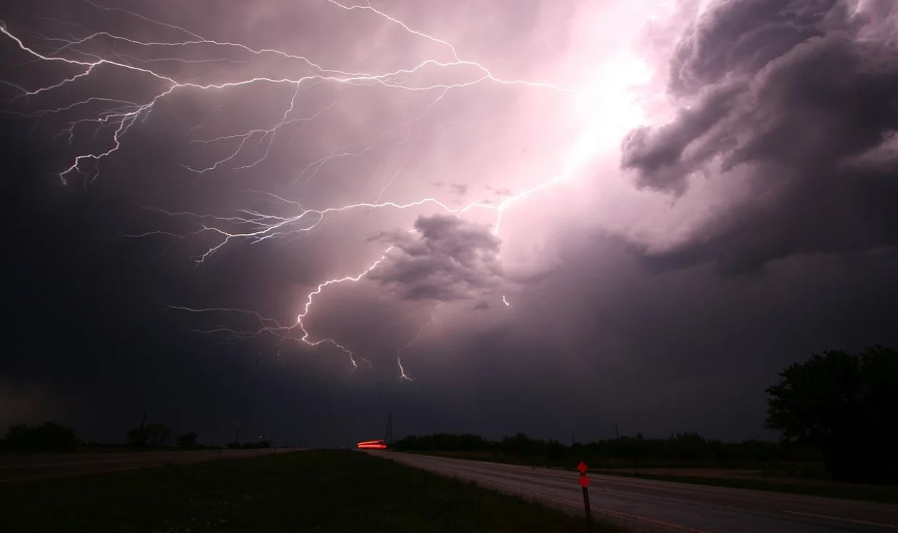 Avertizare de la meteorologi: Început de iulie cu vreme furtunoasă. Uite care sunt cele mai afectate zone