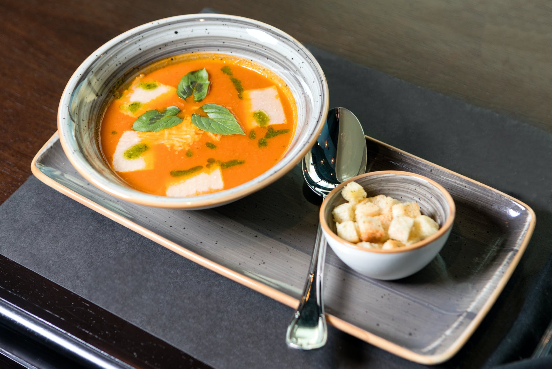 Supă cremă sănătoasă și gustoasă! Este ideală pentru zilele călduroase