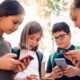 Specialiștii sunt îngrijorați. Telefoanele mobile au efecte neașteptate asupra copiilor
