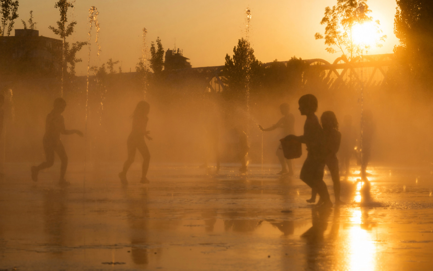 Meteo. Cod portocaliu de caniculă dar şi de vijelii