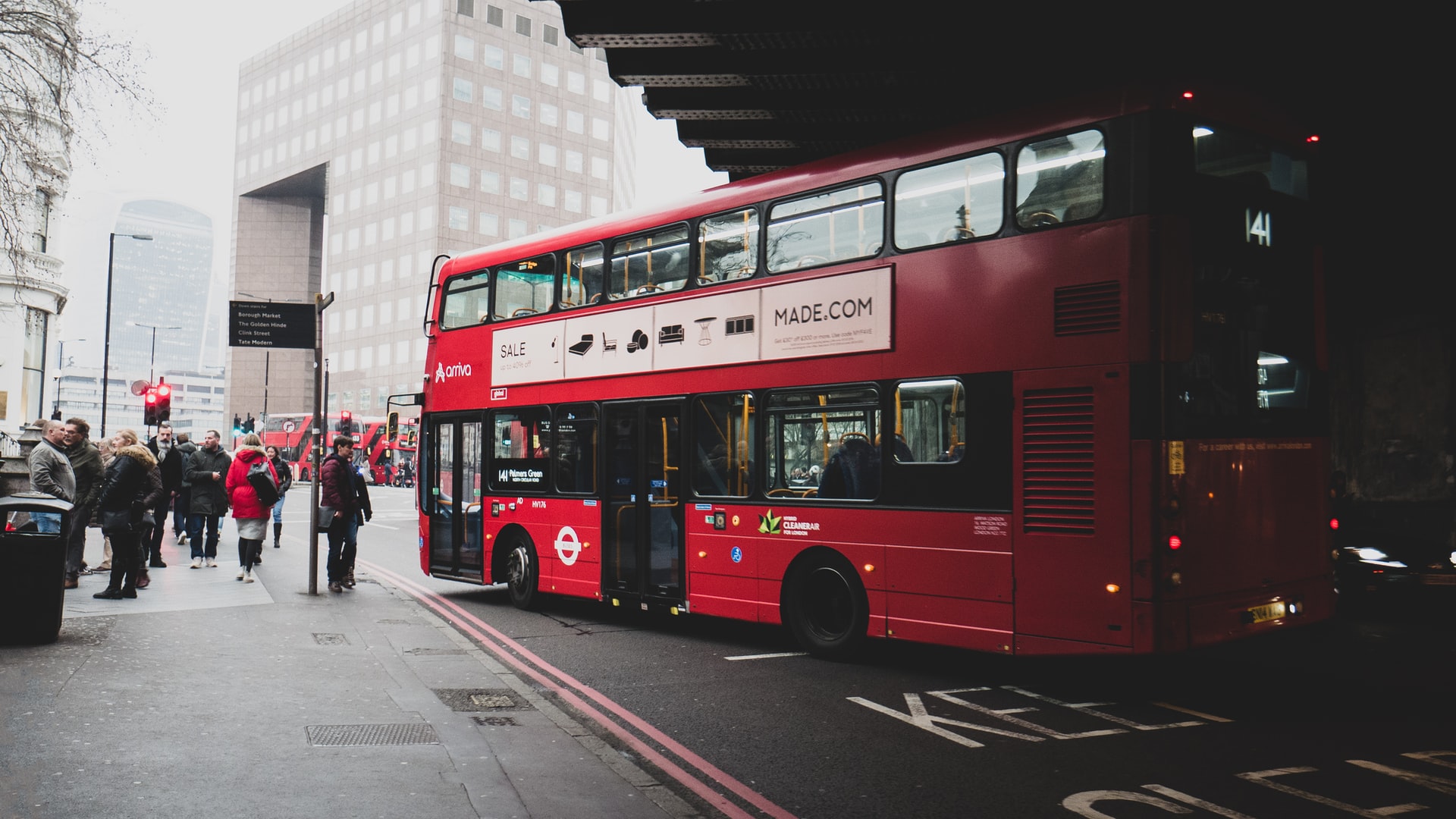 Londra a devenit mult mai scumpă. Prețul la transportul urban a crescut foarte mult