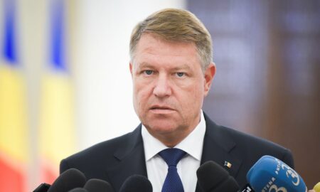 Klaus Iohannis, mesajul zilei pentru medicii tineri: Nu trebuie să ne mai aflăm în situația gravă de a mai stinge incendii