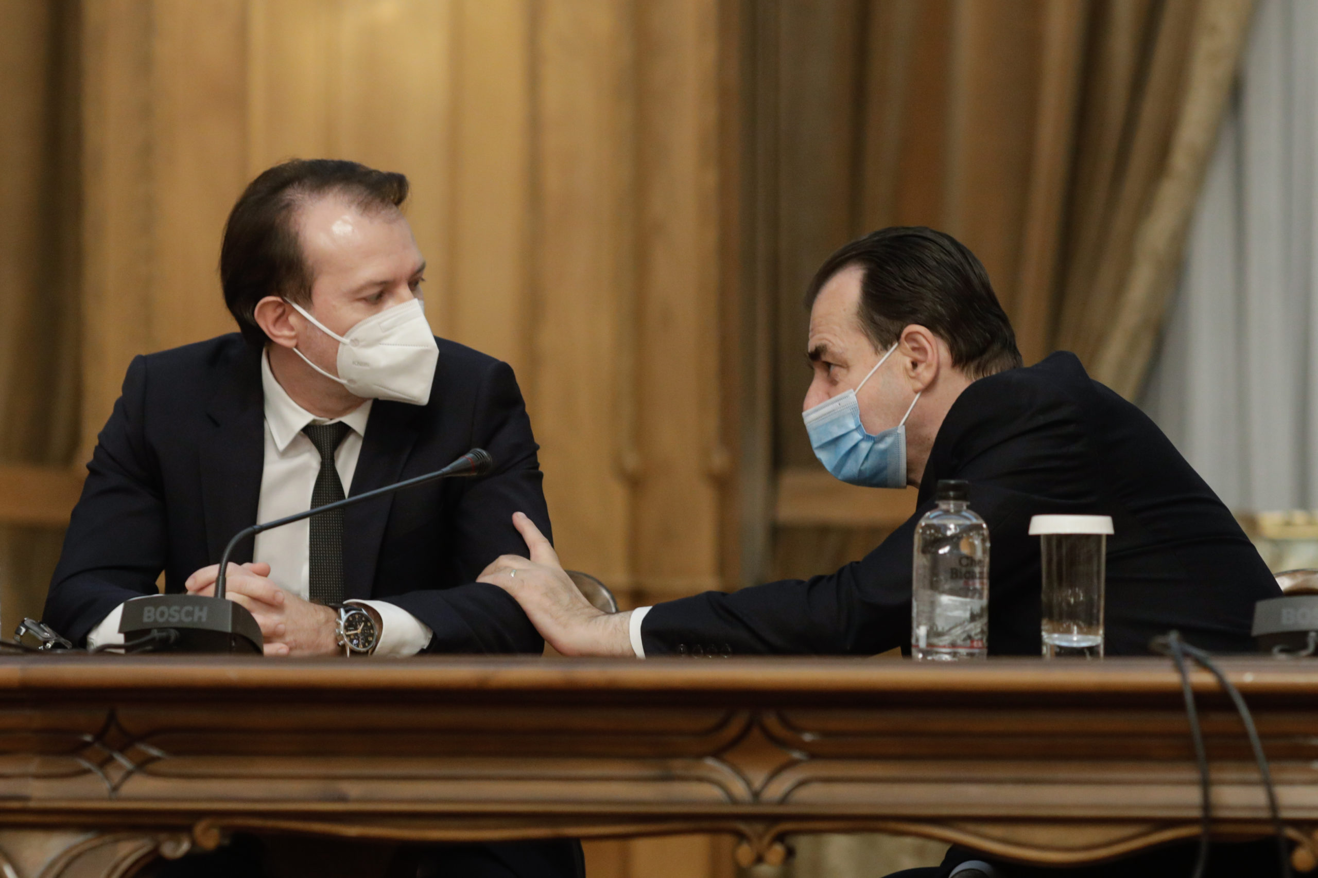 Pregătirile pentru Congresul PNL au intrat pe ultima sută de metri. Orban și Cîțu au dat mâna în fața colegilor liberali