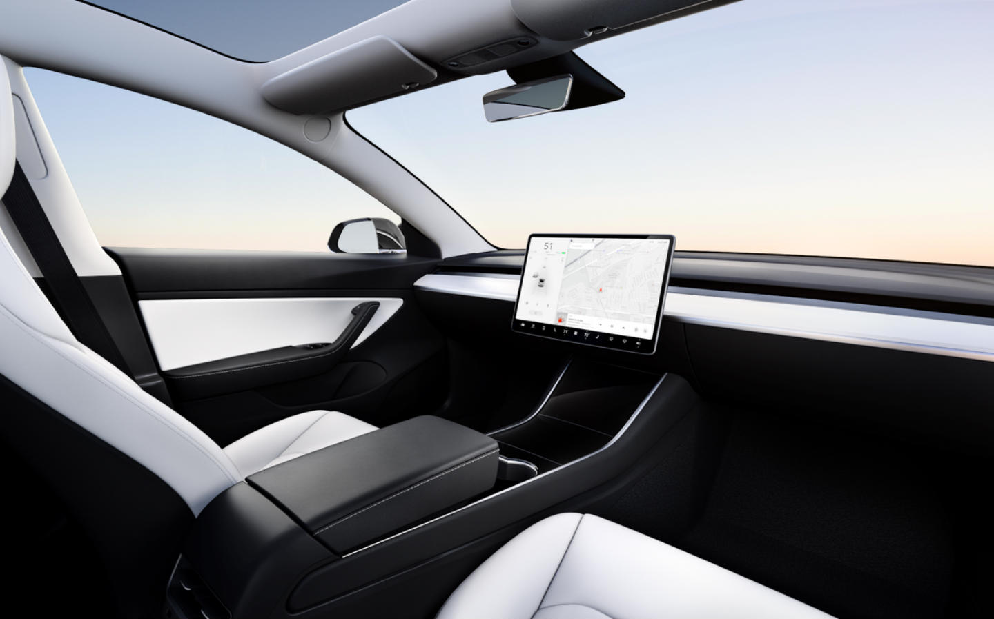 Se adeverește „conspirația”? O mașină Tesla a plecat singură de pe loc și a omorât două persoane – Video
