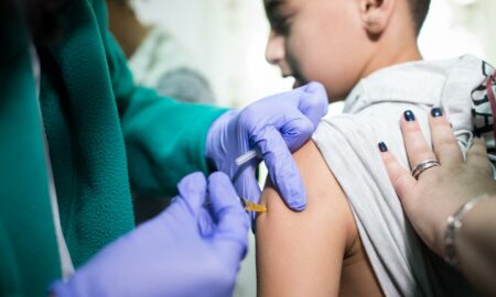 Marea Britanie. Vaccinare anti-COVID-19 pentru minorii  între 12 şi 17 ani