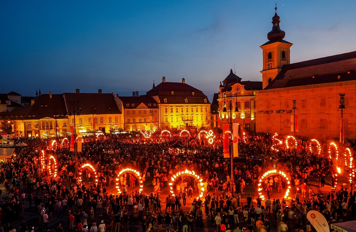 Cel mai mare eveniment dedicat artelor din România. Timp de 10 zile sunt programate peste 600 de spectacole