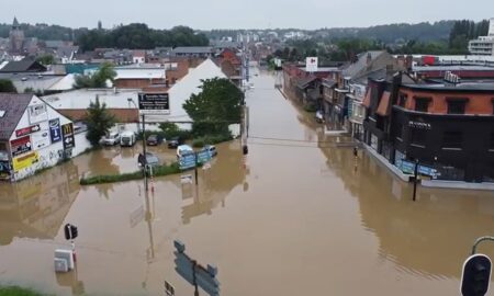 Meteo. Cod portocaliu de furtună pentru 13 judeţe, valabilă de duminică, ora 16:00, până luni, la ora 2:00