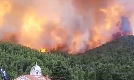 Minune în Grecia! Focul NU a atins această MÂNĂSTIRE. Pădurea de pini din jur s-a transformat în scrum