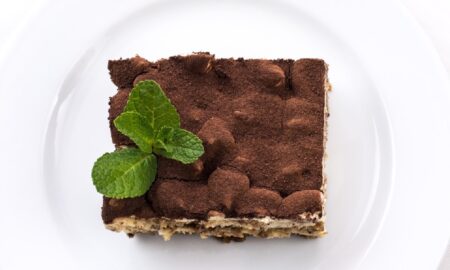 Rețeta clasică de TIRAMISU, desert savuros cu mascarpone și cafea