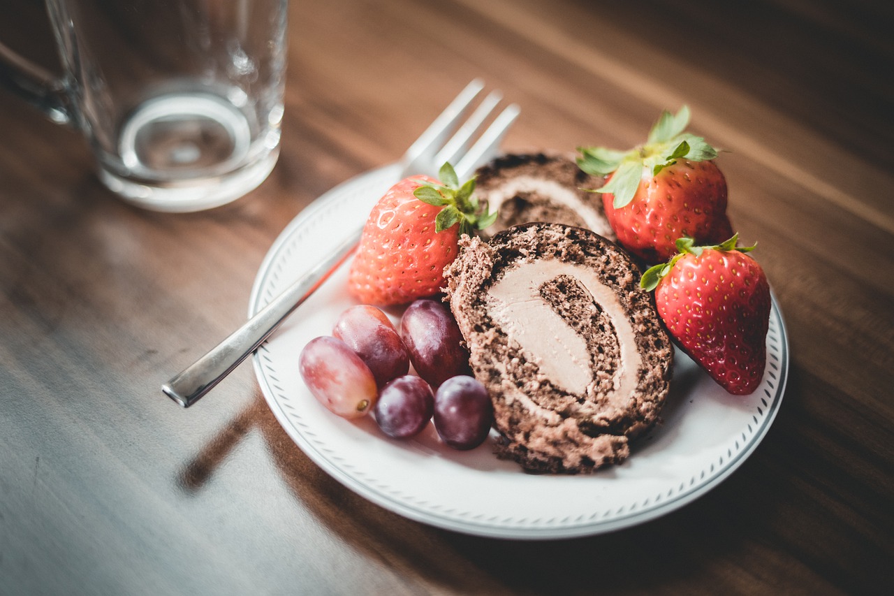 Desert surprinzător de delicios: Ruladă de ciocolată fără coacere