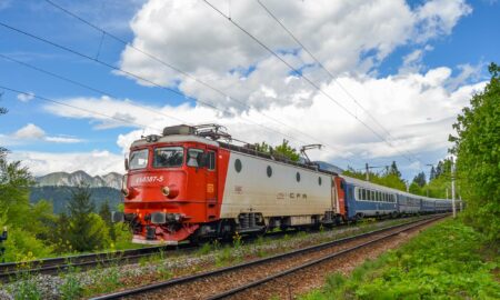 Din cauza caniculei, CFR anunță că reduce viteza trenurilor. Care sunt rețelele afectate