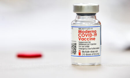 Vești bune pentru cei vaccinați cu serul Moderna. Ce eficienţă are vaccinul la şase luni după a doua doză