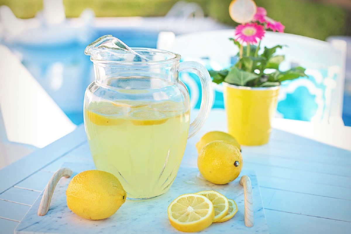 Consum zilnic de limonadă nu ar oferi beneficii pentru sănătate: 6 mituri spulberate