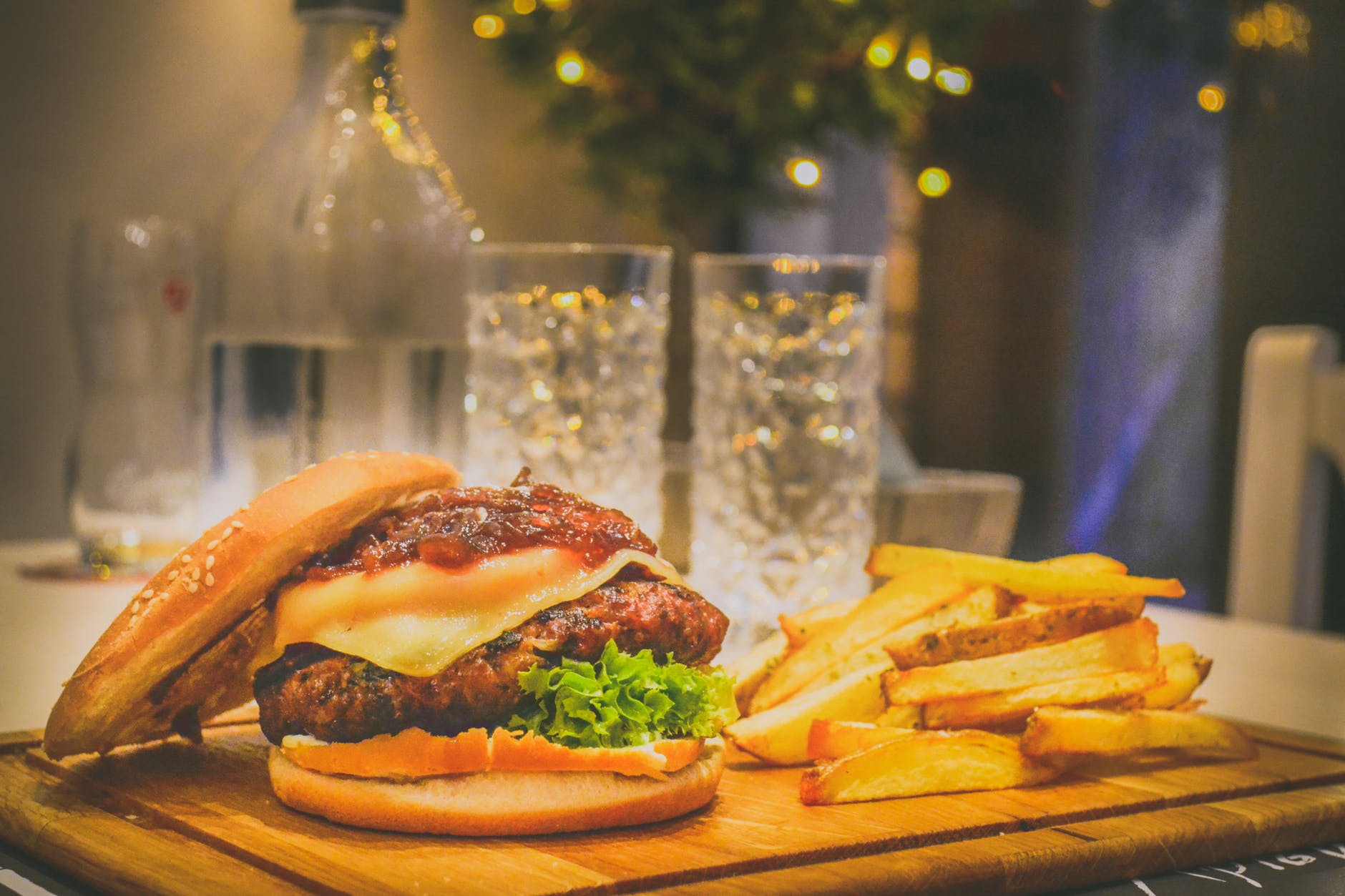 Cel mai delicios burger vegetarian! O alternativă bună pentru cei care nu mănâncă carne