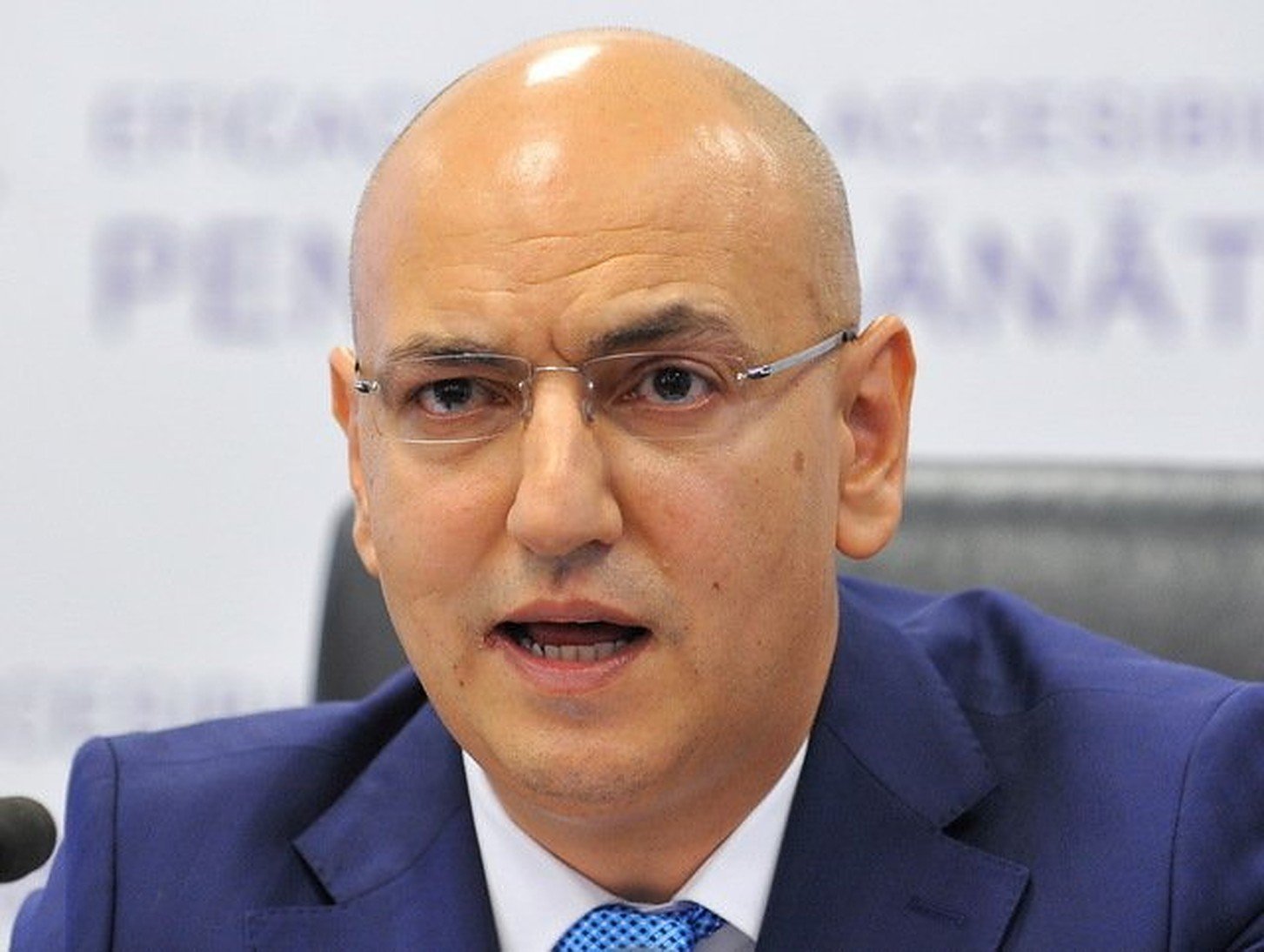 Un medic de TOP șochează. Dezvăluiri fără precedent: Perfuzia care ar putea vindeca boala COVID-19. Guvernul știe, dar nu acționează