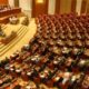 Jocuri politice în Parlament. USR PLUS face apel la toţi parlamentarii să lase moţiunea de cenzură să-şi urmeze parcursul