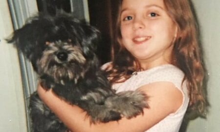 O revedere deosebită după opt ani! O tânără își găsește într-un adăpost, câinele pe care l-a avut în copilărie!