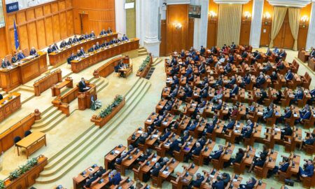67 de foşti parlamentari şi-au câştigat pensiile speciale. Printre ei: Tăriceanu, Văcăroiu, Irina Loghin, Mădălin Voicu