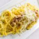 Spaghete Carbonara – o rețetă rapidă de paste delicioase. Nu ai nevoie de prea multe ingrediente, iar gustul e desăvârșit!