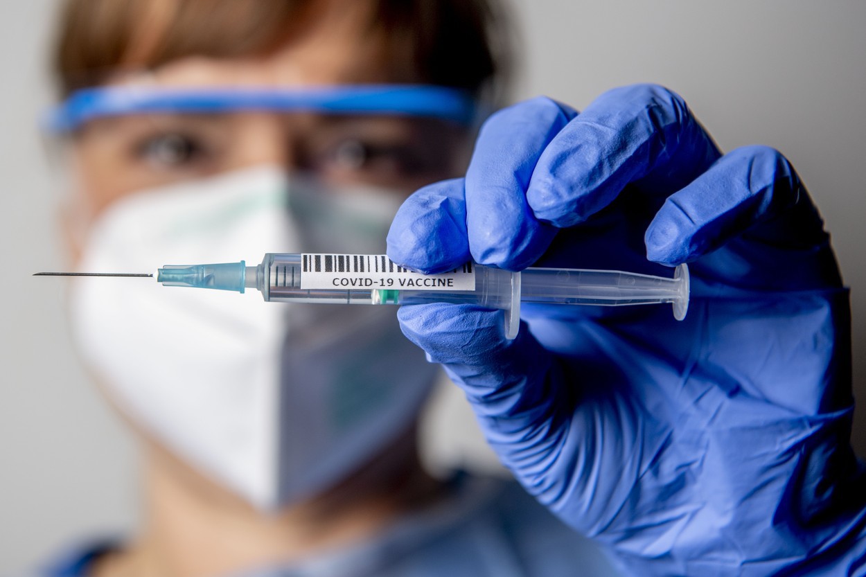 Studiu italian: Nevaccinații au o rată de mortalitate de 15 ori mai mare decât cei vaccinați