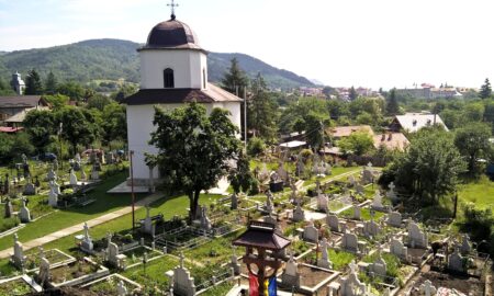 TG. OCNA - BISERICA ȘI CIMITIRUL