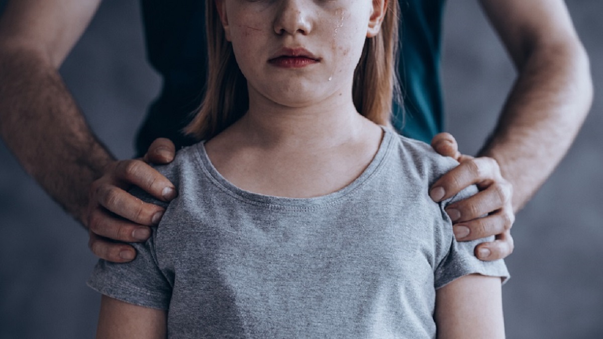 Actul sexual cu un minor sub 16 ani va fi considerat viol. O iniţiativă a societăţii civile schimbă Codul Penal