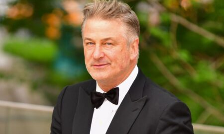 Alec Baldwin și familia Halynei Hutchins, femeia pe care a împușcat-o accidental pe platoul de filmare, au ajuns la o înțelegere