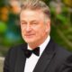 Alec Baldwin și familia Halynei Hutchins, femeia pe care a împușcat-o accidental pe platoul de filmare, au ajuns la o înțelegere